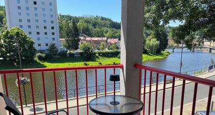 1-Bedroom Apartment with River View - Bohemian Paradise/Free Bikes