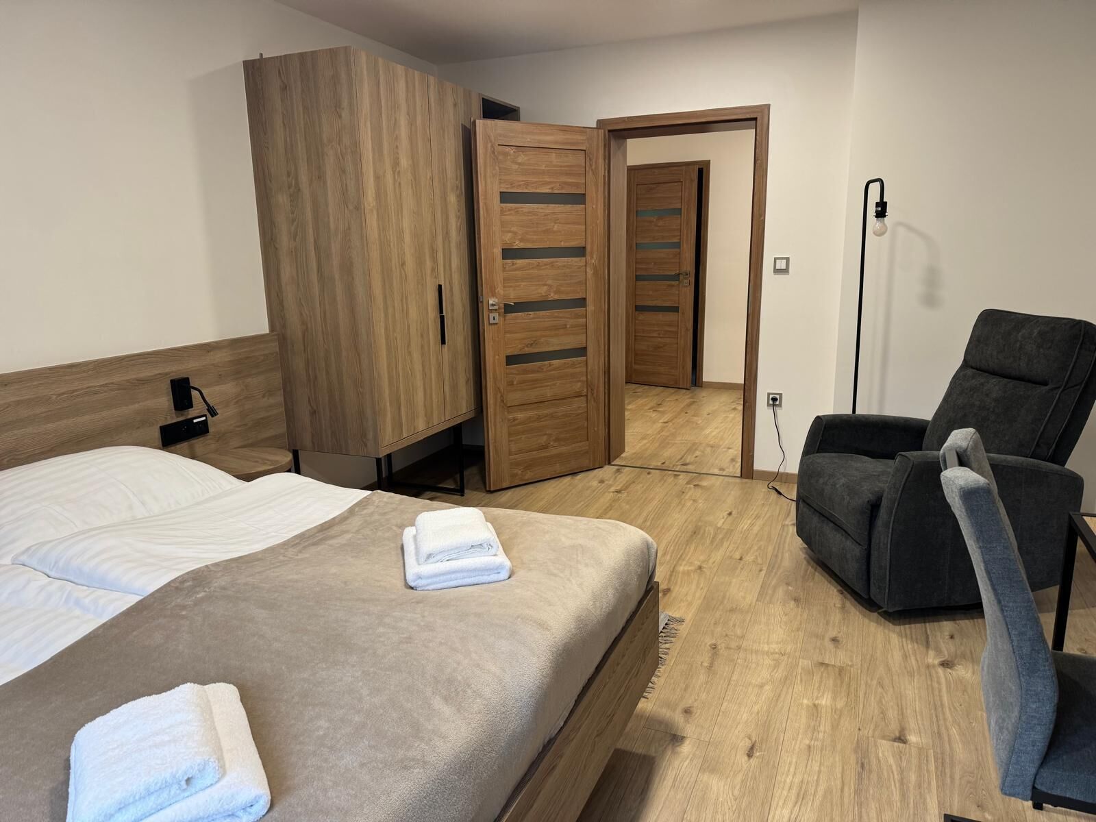 1 bedroom, in-room safe, desk, free WiFi