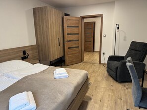 1 chambre, coffres-forts dans les chambres, bureau, Wi-Fi gratuit