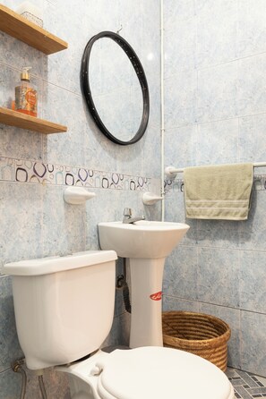 Dusche, Handtücher, Seife, Toilettenpapier