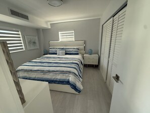 4 bedrooms, iron/ironing board, internet, bed sheets