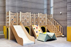 Children’s play area – indoor - Stylish 1BR Apartment at Meera Tower (Dubai)