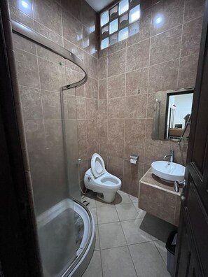 Shower, towels