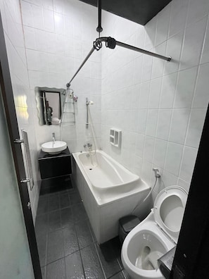 Een douche, handdoeken