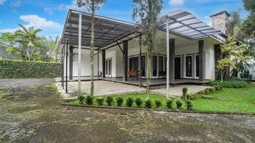 Fachada de la propiedad