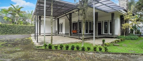 Fachada de la propiedad