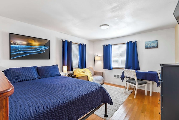 Travel cot, WiFi, bed sheets