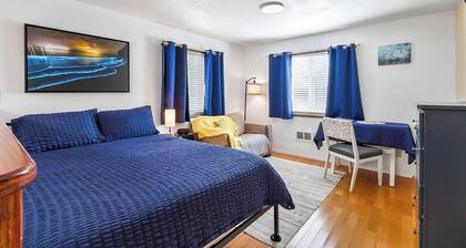 Nestled across from beach, find a versatile studio.