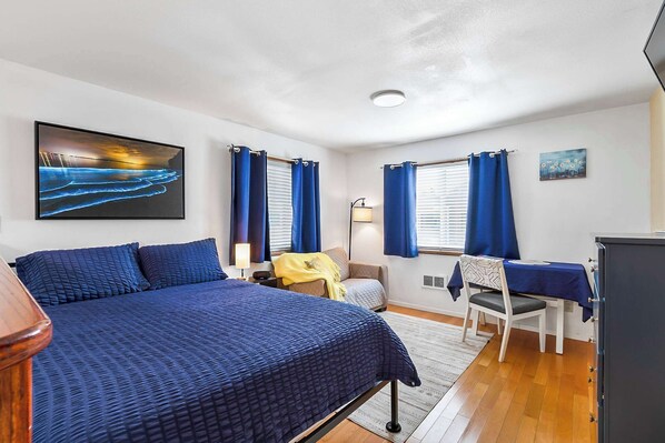 Travel cot, WiFi, bed sheets
