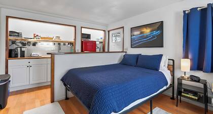 Nestled across from beach, find a versatile studio.