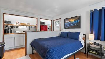 Travel crib, WiFi, bed sheets