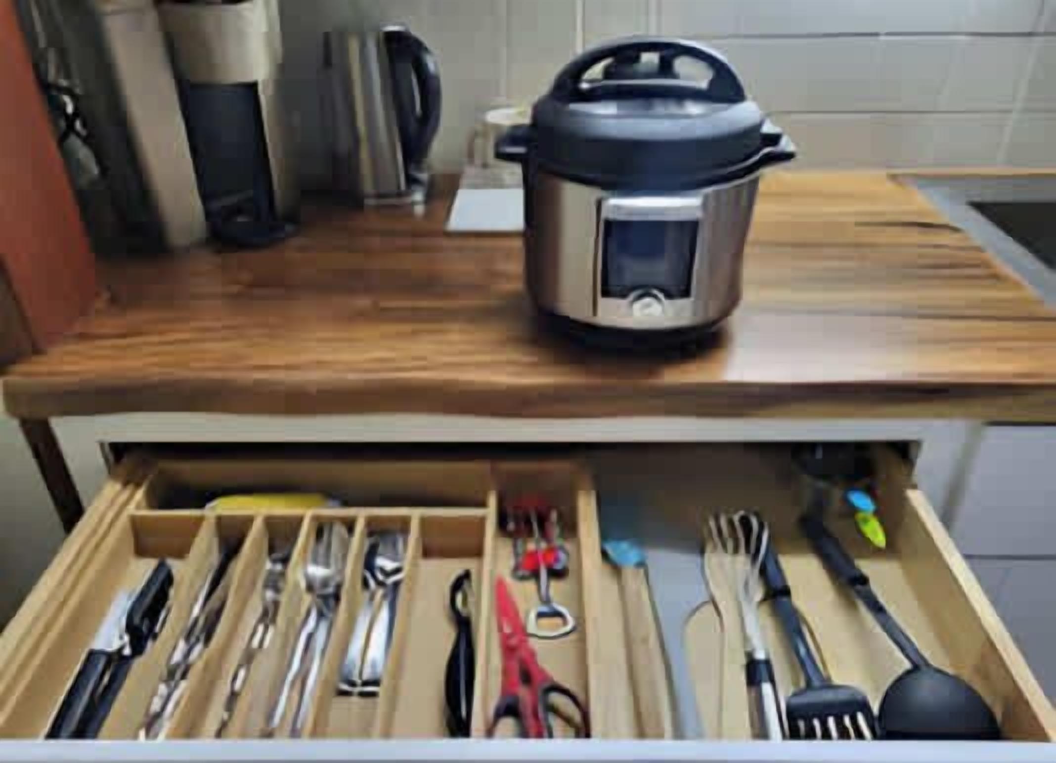 Coffee/tea maker, fridge, microwave, toaster