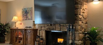 3-King bedrooms Townhouse in the AVCC in Palmdale CA