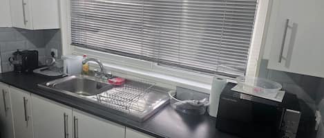 Refrigerador, microondas, horno, placa de cocina