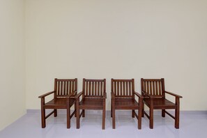 Lobby sitting area - Hotel O Homestay Ka Villa Syariah (Ngrombo)
