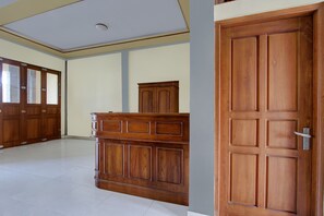 Reception - Hotel O Homestay Ka Villa Syariah (Ngrombo)