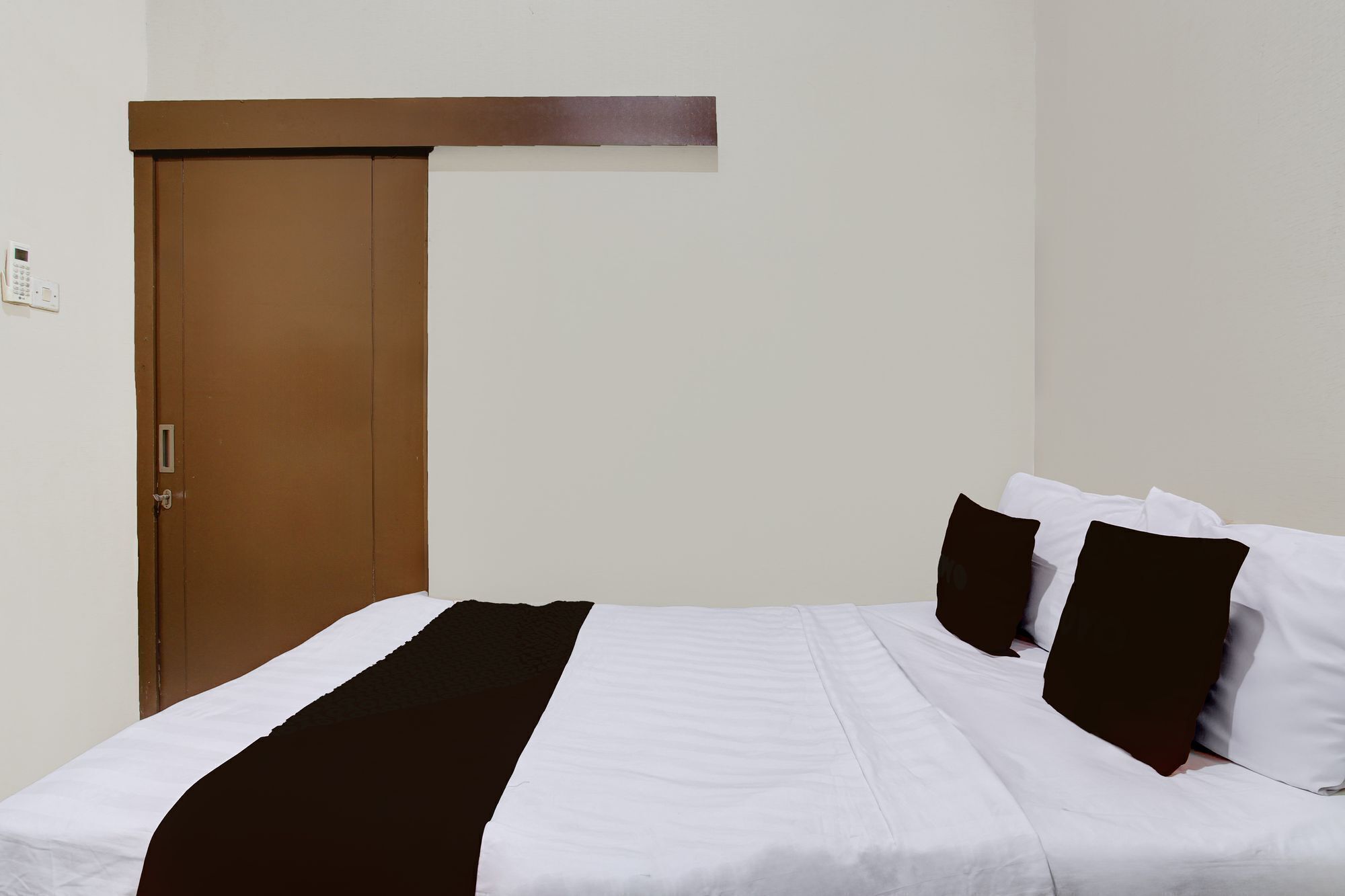 Standard Double Room | Free WiFi, bed sheets