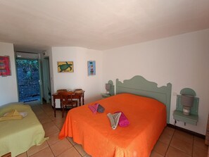 1 bedroom, iron/ironing board, WiFi, bed sheets - Studio with sea view, beaches, restricted pool access, bar restaurant, car rental (SAINTE ANNE)