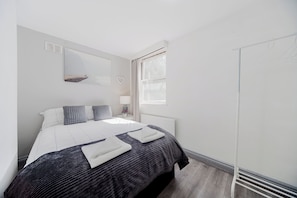 1 habitación, tabla de planchar con plancha y acceso a internet