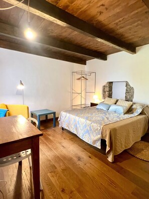 Chambre supérieure double | Bureau, espace de travail pour ordinateurs portables