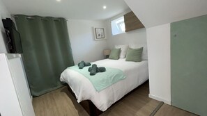 1 bedroom, iron/ironing board, internet, bed sheets