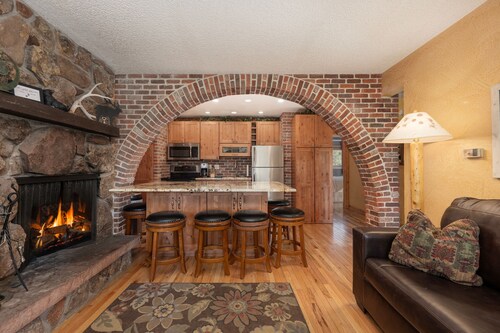 Hi Country Haus 3 bedroom Riverfront Condo