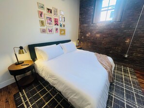 1 bedroom, free WiFi, bed sheets - Downtown Loft at 5/3 Field! (Toledo)