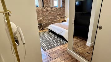 WiFi, bed sheets
