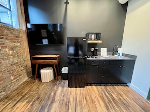 Fridge, microwave, stovetop, coffee/tea maker