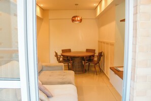 Apartamento, 2 quartos, sacada | Wi-Fi de cortesia