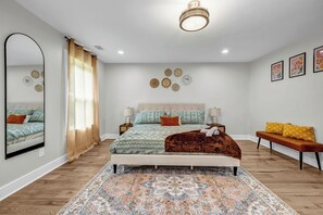 4 bedrooms, desk, iron/ironing board, free WiFi