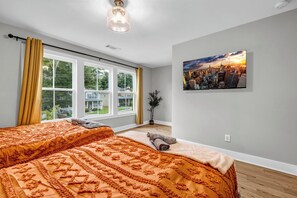 4 slaapkamers, een bureau, een strijkplank/strijkijzer, gratis wifi