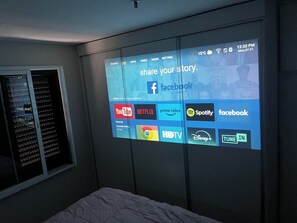 1 多间卧室、熨斗/熨衣板、WiFi、床单