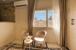 Superior-Doppel- oder -Zweibettzimmer, Bergblick | Zimmersafe, Schreibtisch, schallisolierte Zimmer, Bügeleisen/Bügelbrett