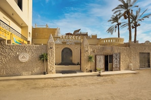 Fachada de la propiedad