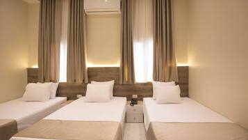 Caja de seguridad en la habitación y escritorio