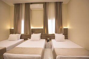 Caja de seguridad en la habitación, escritorio y insonorización 