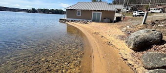 Lakeside A-Frame- Cozy Beach Access Retreat