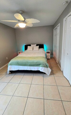 3 bedrooms, iron/ironing board, WiFi, bed sheets