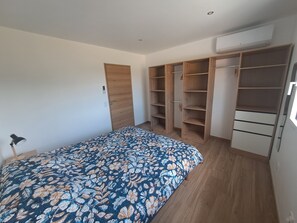 3 bedrooms, iron/ironing board, WiFi