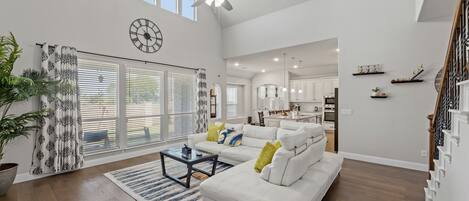 Smart TV, ping pong, books, computer monitors