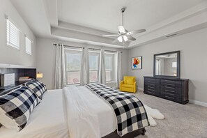 5 Schlafzimmer, Schreibtisch, Bügeleisen/Bügelbrett, kostenloses WLAN