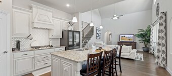 Lux New 5 BR - 135" Theater - Game Rm - Sleeps 14