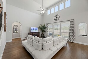 Smart TV, ping pong, books, computer monitors