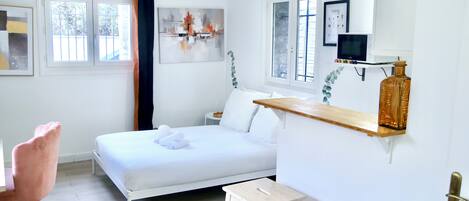 1 quarto, acesso à internet, roupa de cama