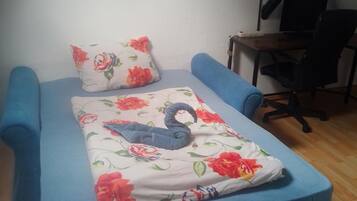 4 habitaciones, tabla de planchar con plancha, wifi y ropa de cama