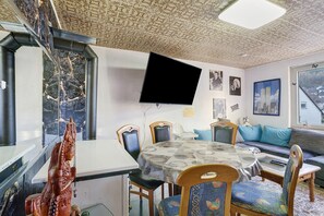 Televisie en een open haard