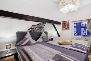 4 makuuhuonetta, silitysrauta/-lauta, Wi-Fi, vuodevaatteet