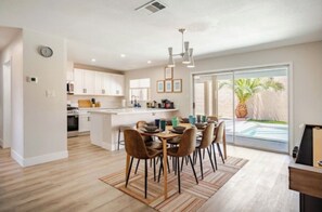 Dining - Retro Modern Oasis Pool Golf (Las Vegas)