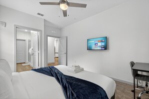 2 habitaciones, tabla de planchar con plancha, wifi y ropa de cama 
